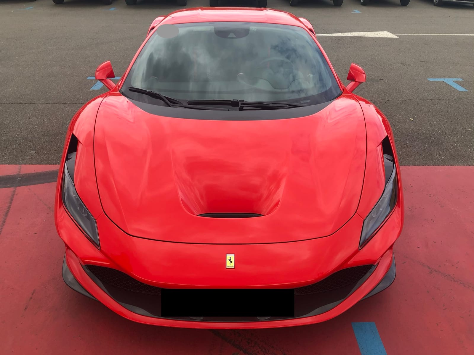 Ferrari F8 Tributo - Mieten Sie jetzt den brandneuen Ferrari F8 Tributo