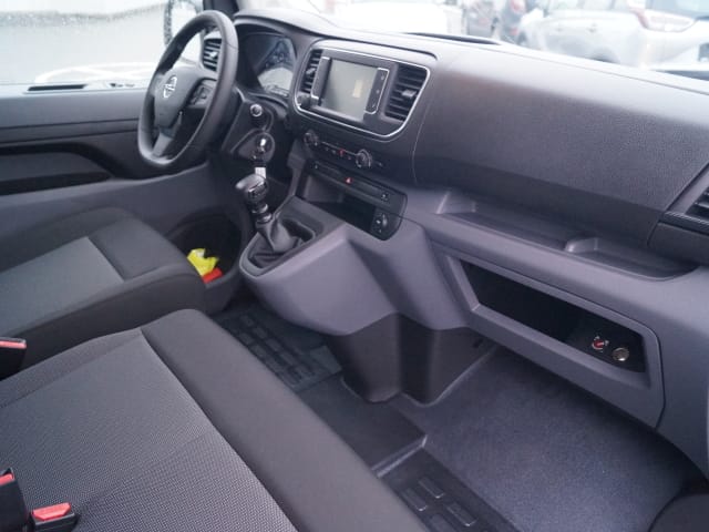 Opel Vivaro Combi 9-Sitzer – 4