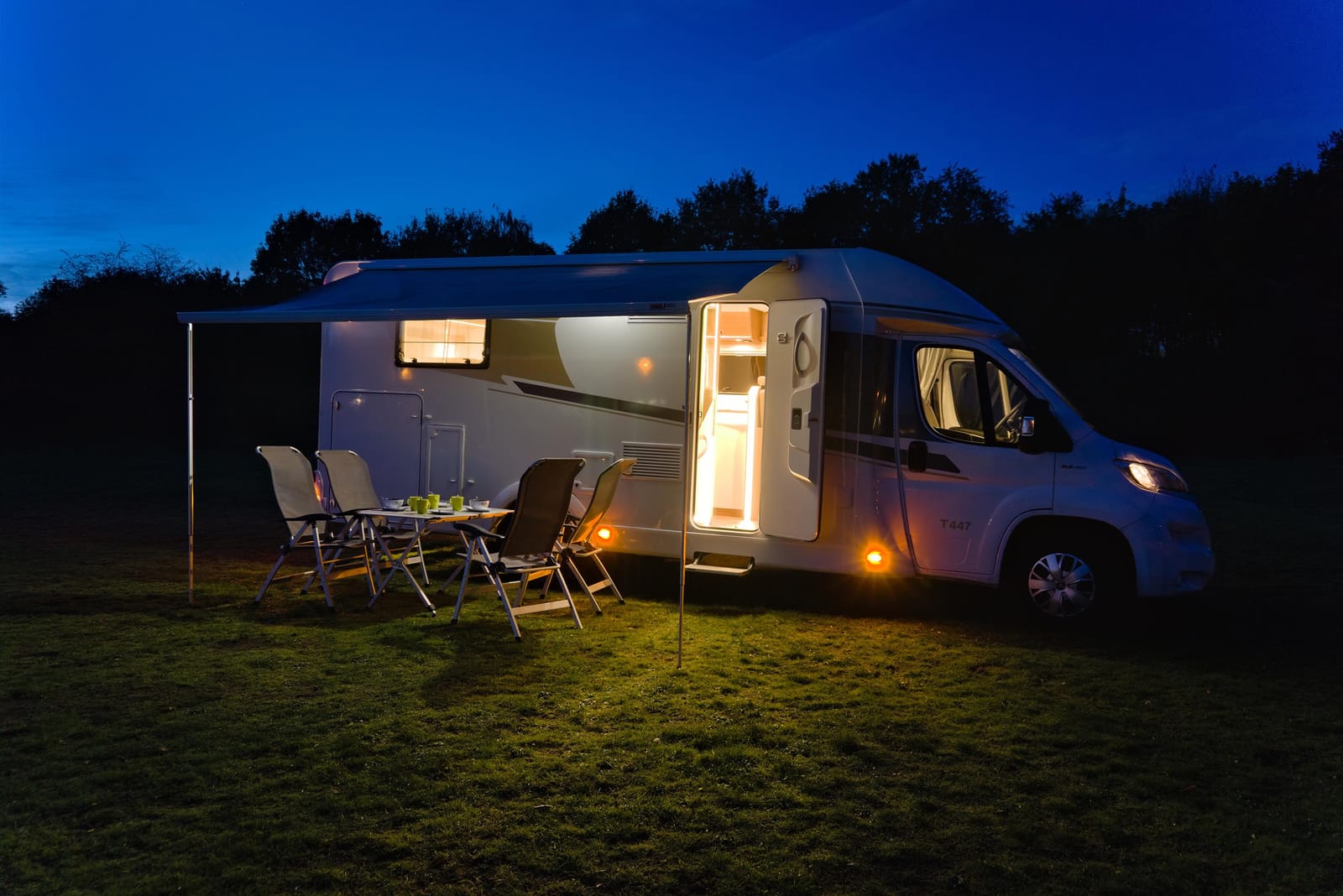 Carado T447 Wohnmobil mit Hubbett – Thumbnail 8