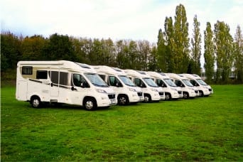 Carado T447 Wohnmobil mit Hubbett – Thumbnail 9
