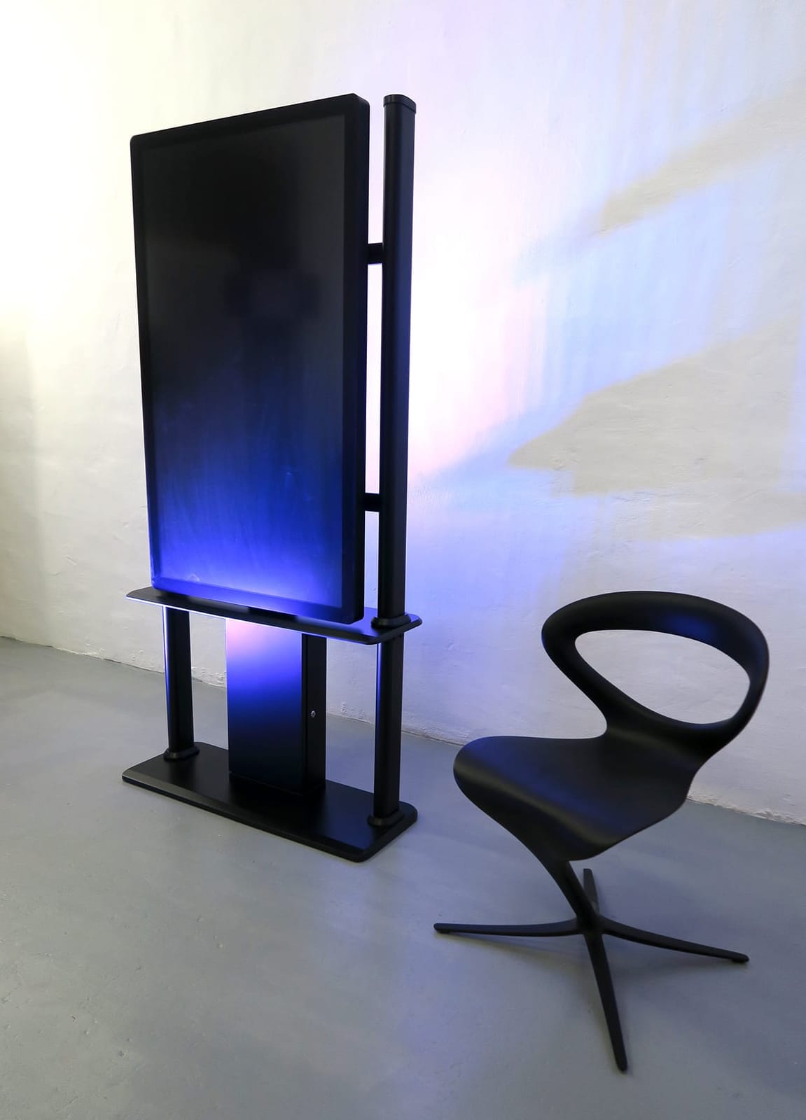 Stele mit Touchscreen