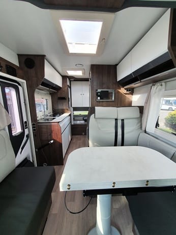 Vollintegriertes Wohnmobil – 2