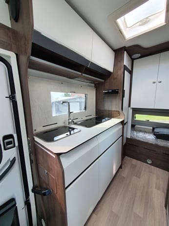 Vollintegriertes Wohnmobil – Thumbnail 7