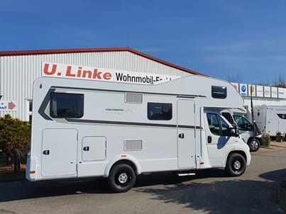 Alkoven-Wohnmobil groß