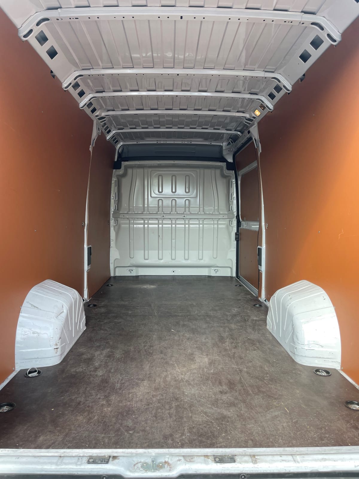 Transporter Kastenwagen Umzugswagen Iveco Daily mit 3,4 - 4 mtr. Ladefläche – 2