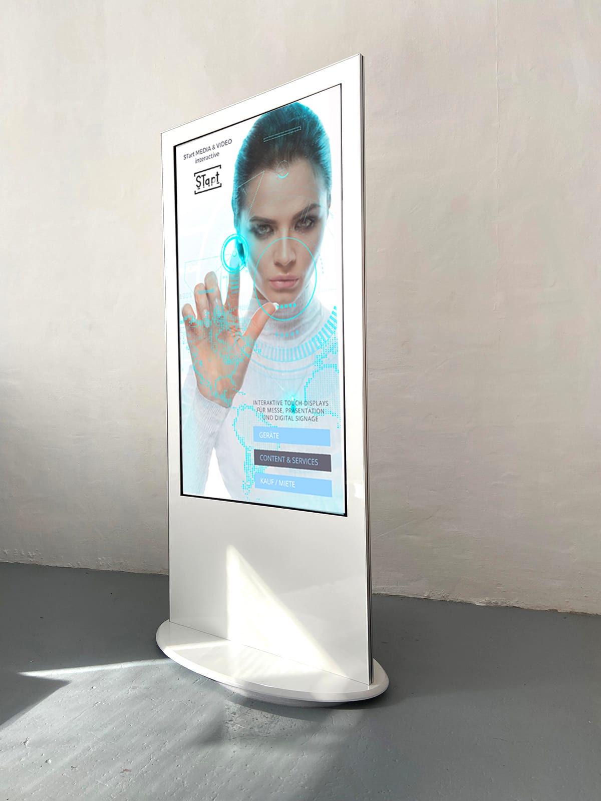 Imposante Stele mit 60 Zoll Touchscreen