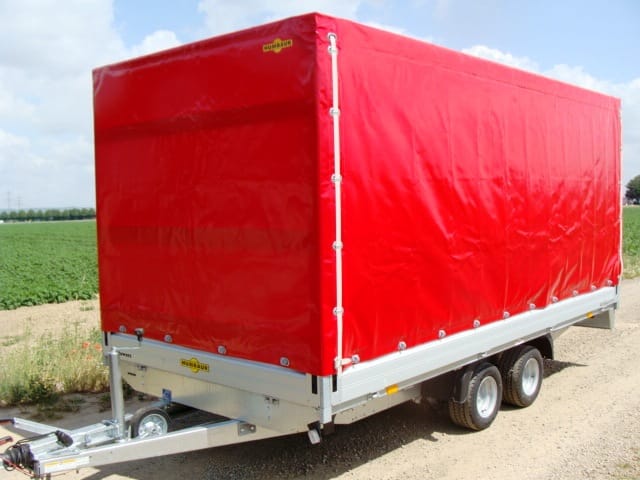 Planenanhänger Hochlader 2500 kg gebremst doppelachser Niederfahrwerk (geringe Ladehöhe) – 100 km/h