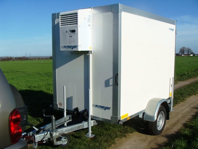 Kühlanhänger 750 kg Führerschein B einachser gebremst 2453x1446x1800 mm plus 2°C Kühlung 100 km/h
