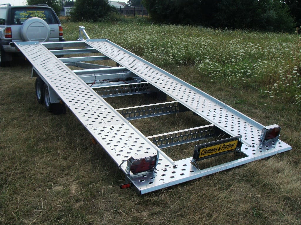 PKW Transportanhänger Autotransporter kippbar 3000 kg flacher Auffahrwinkel 100 km/h 4900x2010