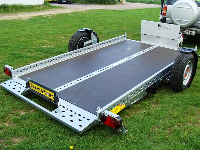 Absenkbarer Autotransporter 1500 kg gebremst / 100 km/h 3010 x 1690 x 100 mm Nutzlast ca. 1000 kg