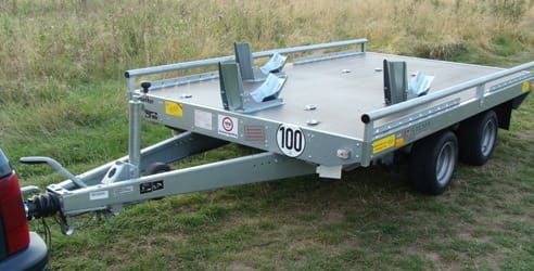 3er Motorradanhänger 2000 kg gebremst bis 3 Motorräder 100 km/h 3010 x 1890 mm mit 2 Seiten Reling