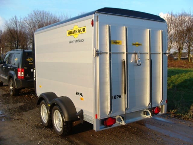 Geschlossener 2er Koffer Motorradanhänger 2600 kg abschließbar, gebremst, Auffahrrampe + Seitentüre – 5