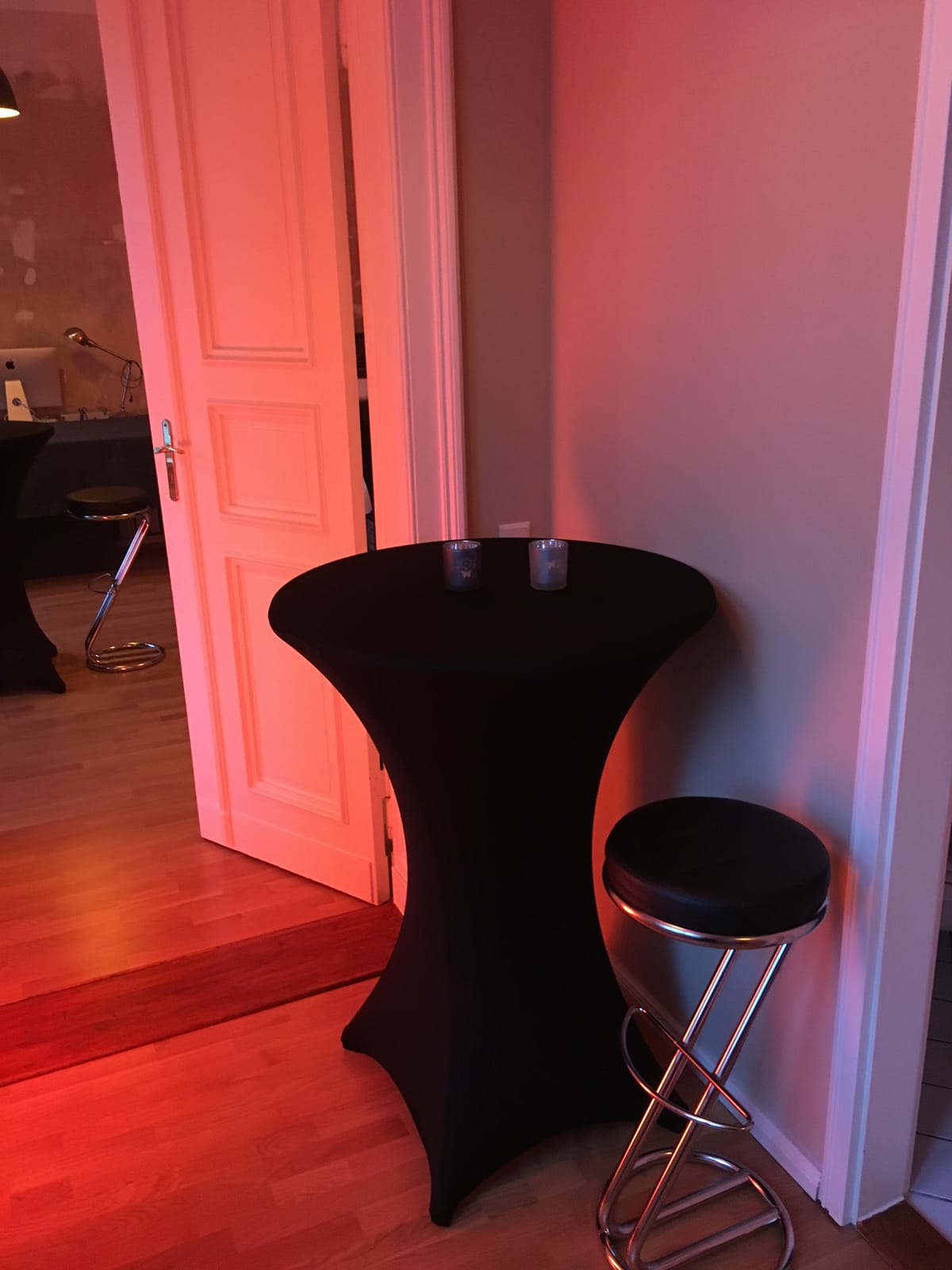 STEHTISCH MIETEN BERLIN UND NAHES UMLAND - HUSSEN NACH WUNSCH - KOSTENLOSE LIEFERUNG * – 2