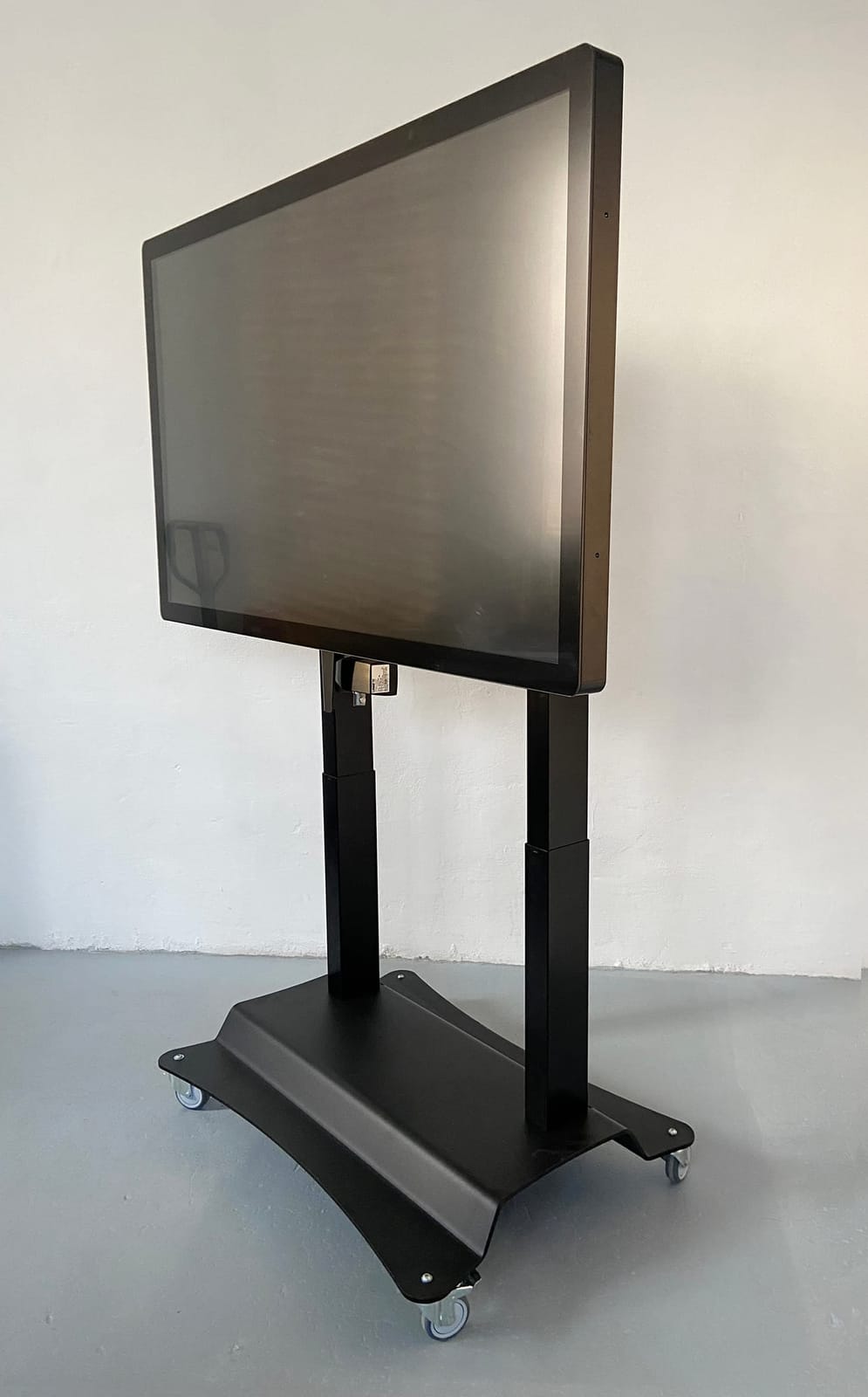Elektrisch verstellbarer Touchscreen Table – 2