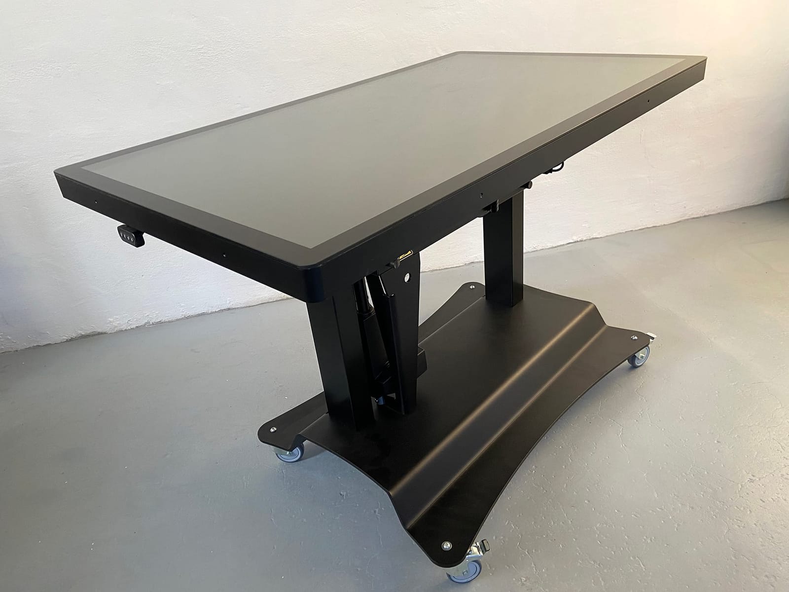 Elektrisch verstellbarer Touchscreen Table – 3