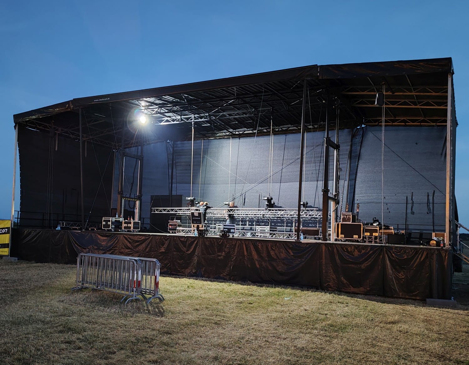 Mobile Show - Bühne 80m²-140m² - Bühnensystem "Smart Stage" für Stadtfest, Kundgebung, Konzert