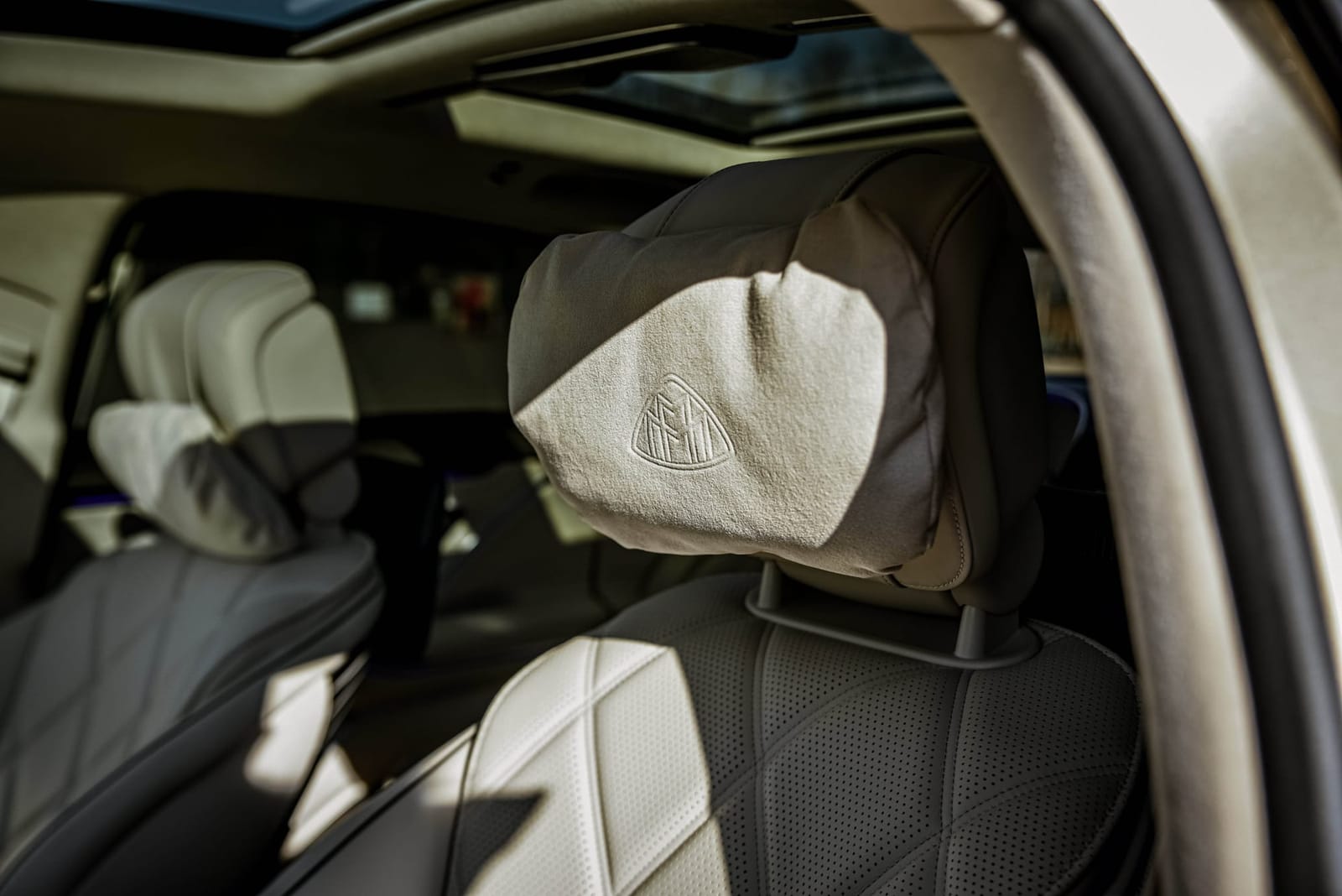 Mercedes-Benz Maybach S680 2025 V12 mieten Berlin Hochzeitswagen Brautauto Luxusauto S-Klasse – Thumbnail 6