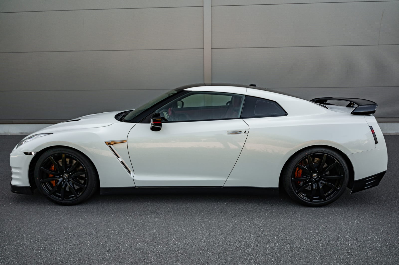 Nissan Skyline GT-R R35  550ps Sportwagen mieten bei ECC Rent Weiterstadt GUTSCHEIN – 4