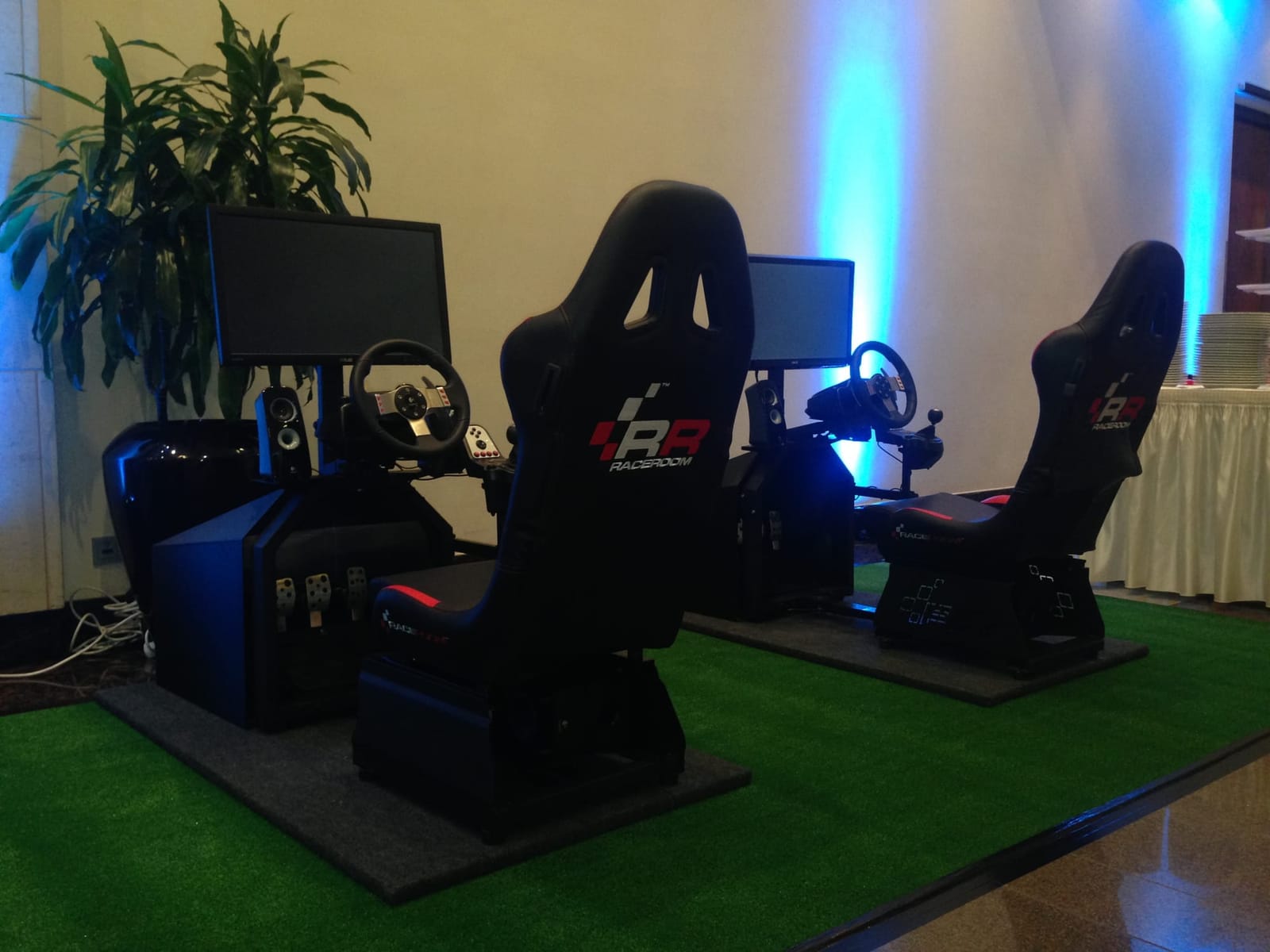 Racing Seat Doppel / Racing Seat / Rennsitz / Rennsimulator / Formel 1 Simulator