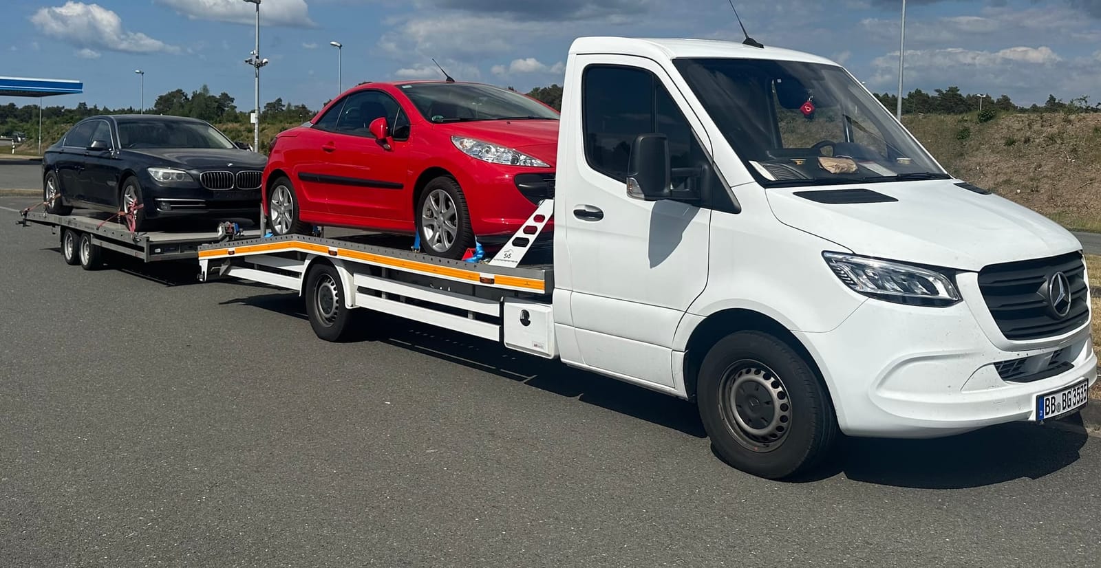 Abschleppwagen mieten Abschleppfahrzeug Vermietung 3,5 to Abschleppwagen Transporter Sprinter  