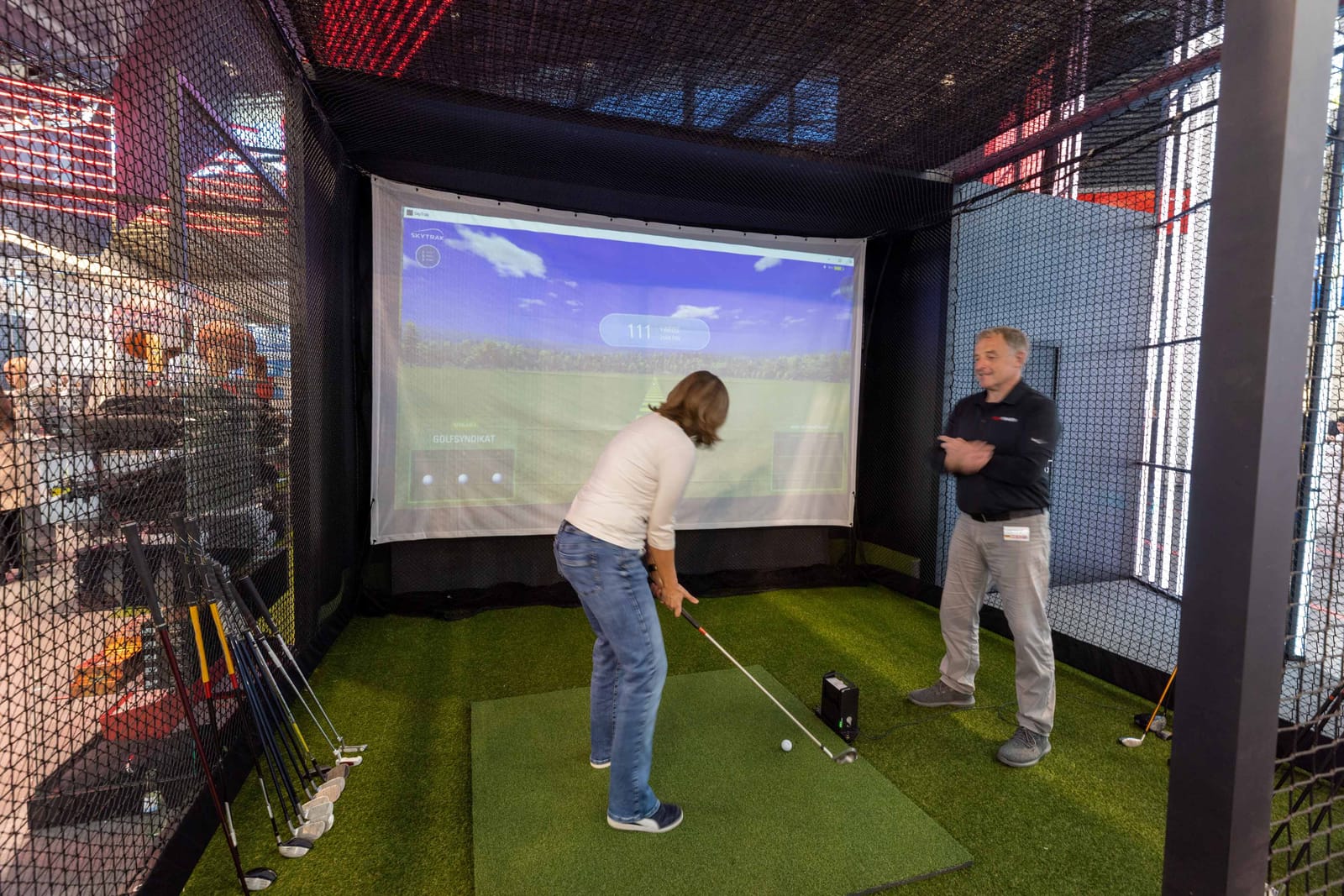 Golf Simulator mit High Speed Kamera - Golfsimulator für Golfevent - Golfautomat  - Indoorgolf -  Golfturnier - Golfen bei Events
